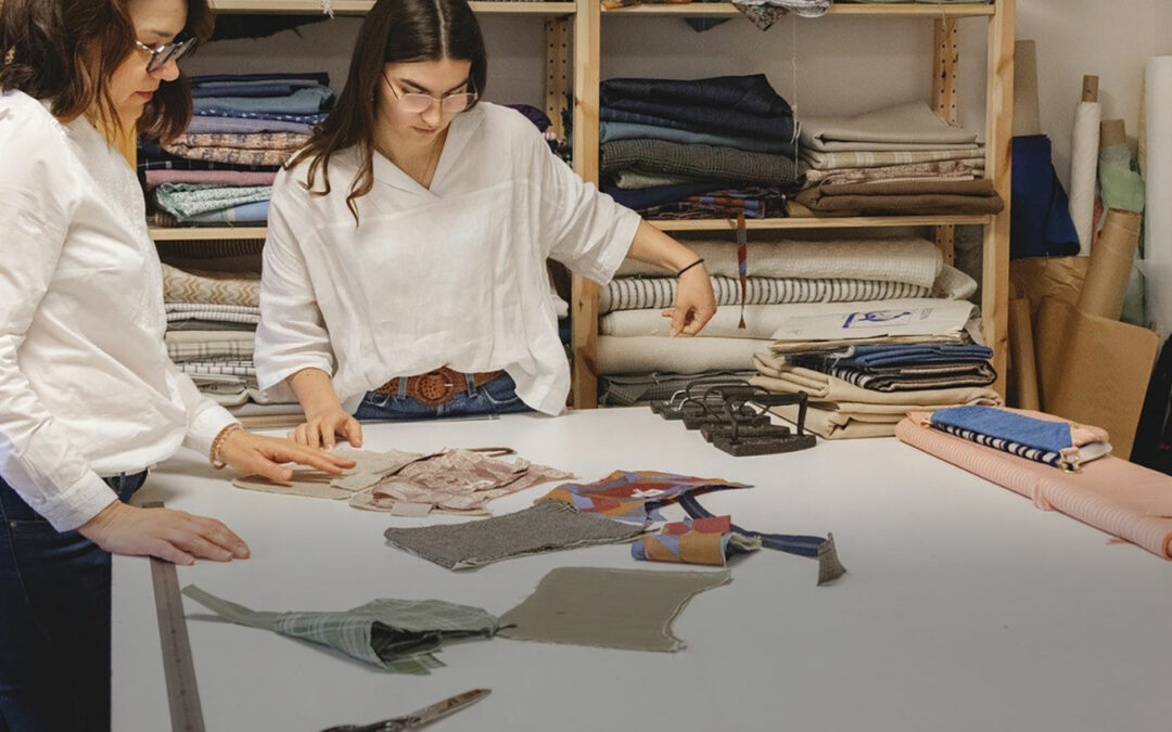 Des invités au Yoga Loft : Customisation solidaire